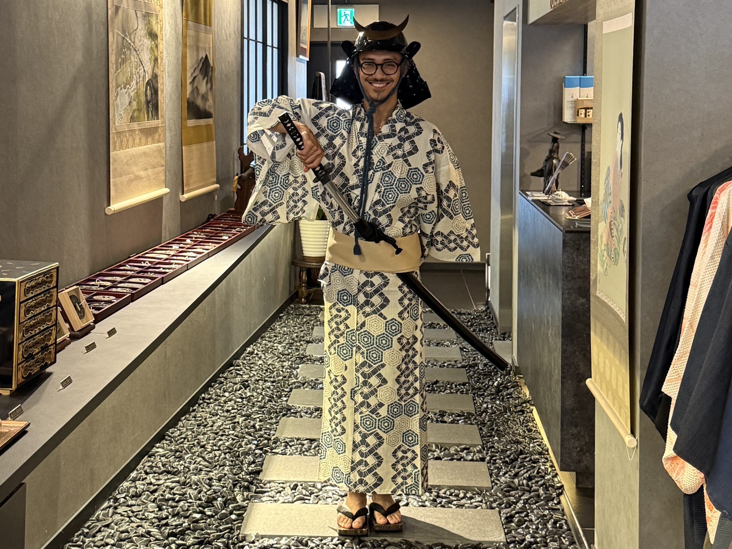 Samurai-Inspired Photos in Tokyo – Yukata, Armor & a Replica Sword