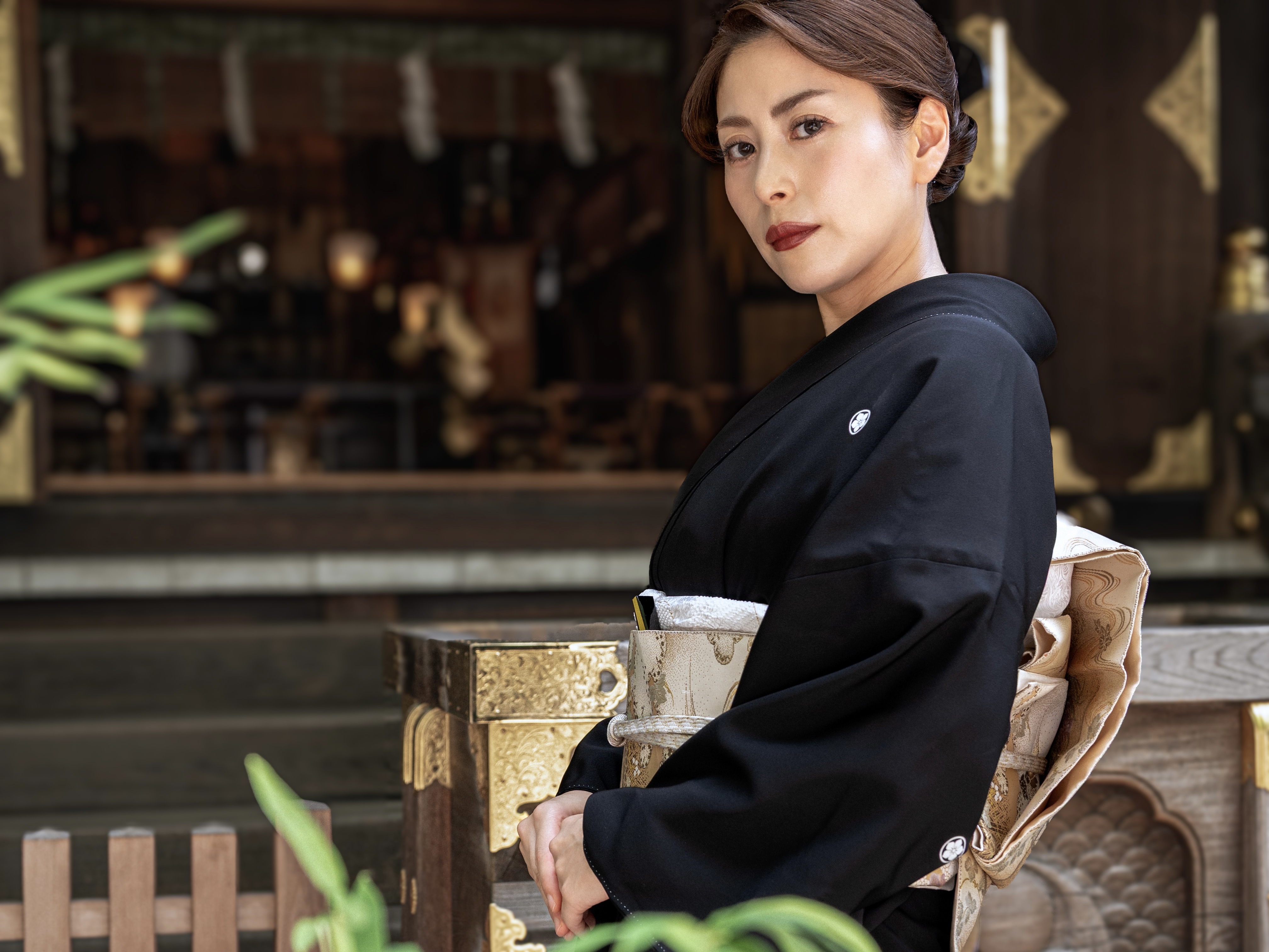 Kurotomesode – The Most Formal Black Kimono for Married Women